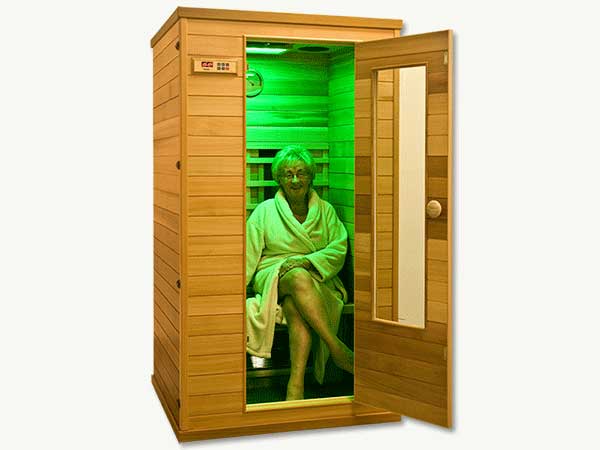 Infrarotkabinen in Zedernholz gefertigt